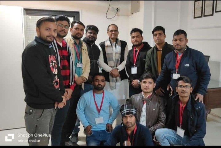 abhipatelsaw1's tweet photo. आज पुनः मामा जी ने जनसेवा मित्रों से मुलाकात की, कार्यो की सराहना करते हुए ठोस आश्वासन दिया और कहा चिंता मत करो आपका बहुत बहुत धन्यवाद मामाजी 🙏🥰
#मामा_का_घर @AIGGPA
#मुख्यमंत्री_जनसेवा_मित्र @ChouhanShivraj @OfficeofSSC  @CMMadhyaPradesh #cmyip https://t.co/SONvR6vxCJ