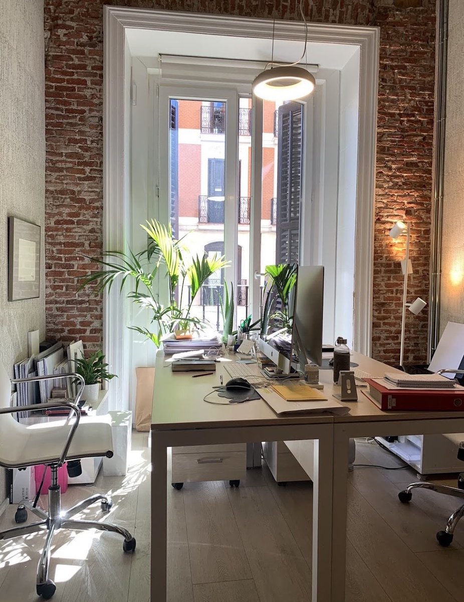 lannaviv21's tweet photo. Chicos, mi amigo @laguevarar tiene disponibles espacios de co-working en el centro de Madrid, en la calle Fernando VI (Zona Salesas-Justicia).

Podéis contactar con él por DM para más info☝🏼. (Se agradece retuit). https://t.co/k810Liaw5R