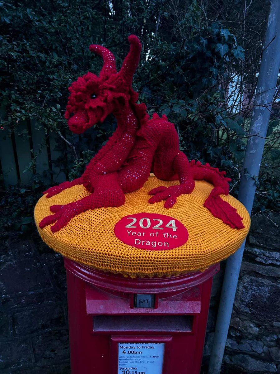 How cool is this!! Knitted by someone local to me. Is it a sign that it's going to be another epic year for <a href="/Wrexham_AFC/">Wrexham AFC</a> ? We need one of these at the Cae Ras ❤ <a href="/fearlessidzine/">Fearless In Devotion | WREXHAM AFC podcast</a> <a href="/RobRyanRed/">RobRyanRed - Wrexham AFC Podcast</a> <a href="/VancityReynolds/">Ryan Reynolds</a> <a href="/RMcElhenney/">Rob Mac</a>