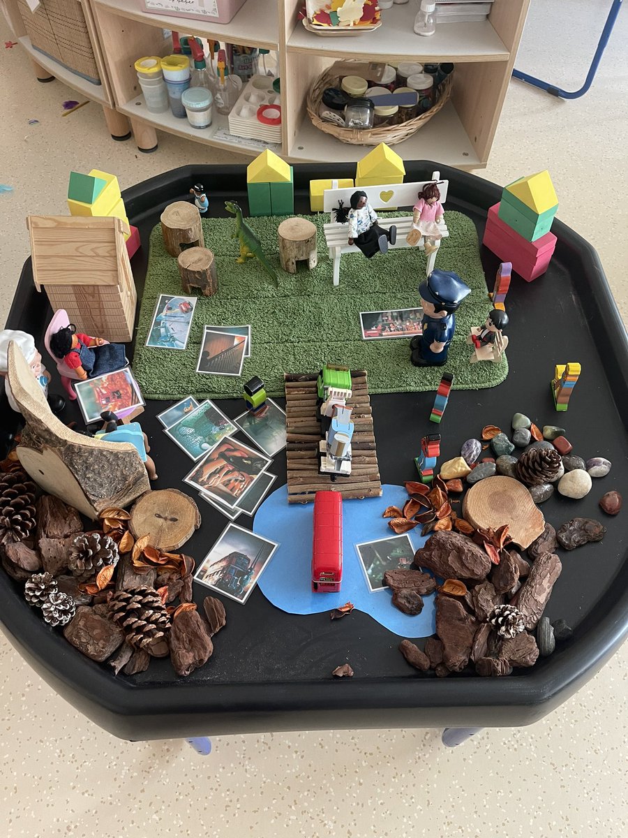 A naughty bus story tray! @rgsguildforddxb <a href="/CognitaSchools/">Cognita Schools</a> @RGSGISchools #EdTech #CollabUAE🇦🇪#CognitaWay