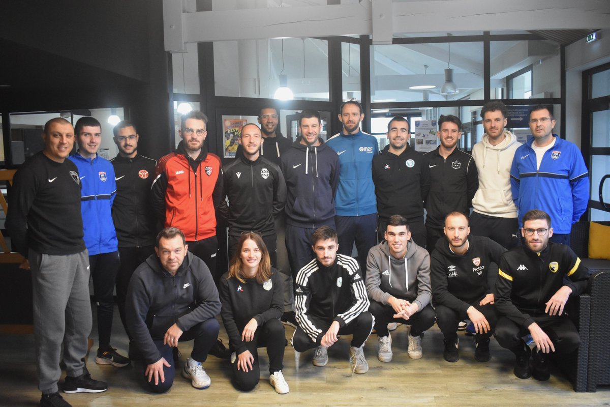 LigueFootLFPL's tweet photo. [FORMATIONS TECHNIQUES]

" 𝐂𝐄𝐑𝐓𝐈𝐅𝐈𝐂𝐀𝐓 𝐑𝐄𝐆𝐈𝐎𝐍𝐀𝐋 𝐃’𝐀𝐍𝐀𝐋𝐘𝐒𝐓𝐄 𝐕𝐈𝐃𝐄𝐎 ", 
 𝕊𝕒𝕚𝕤𝕠𝕟 𝟚 ⚽️🎥🔎

Retour en images sur la nouvelle semaine de formation fin décembre pour nos stagiaires avec l'utilisation du logiciel @11OnceSport 

#crav #analysevideo https://t.co/NWUhX0C2fI
