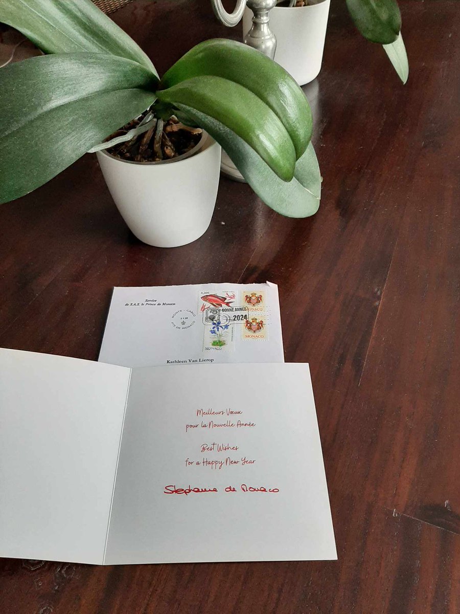 KathelijneVL's tweet photo. Back at home from The Hague and we received a lovely Christmas card from Stéphanie de Monaco 🇲🇨.
#Monaco
#royalreply
#royalreplies
#monacostamps
https://t.co/HALludVVao https://t.co/OxezDodwA4