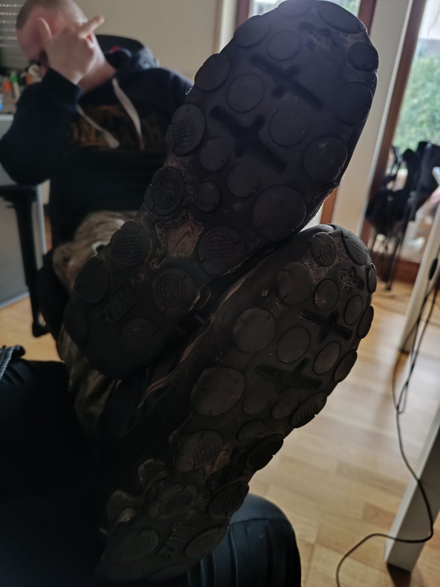 GERCashmaster's tweet photo. Euer neuer Lieblings Master ist jetzt hier und ich weiß eure Minis zucken beim Anblick meiner Schuhe. 

#findom #master #alpha #finsub  #zahlschwanz #paypig https://t.co/XokiOI52zE