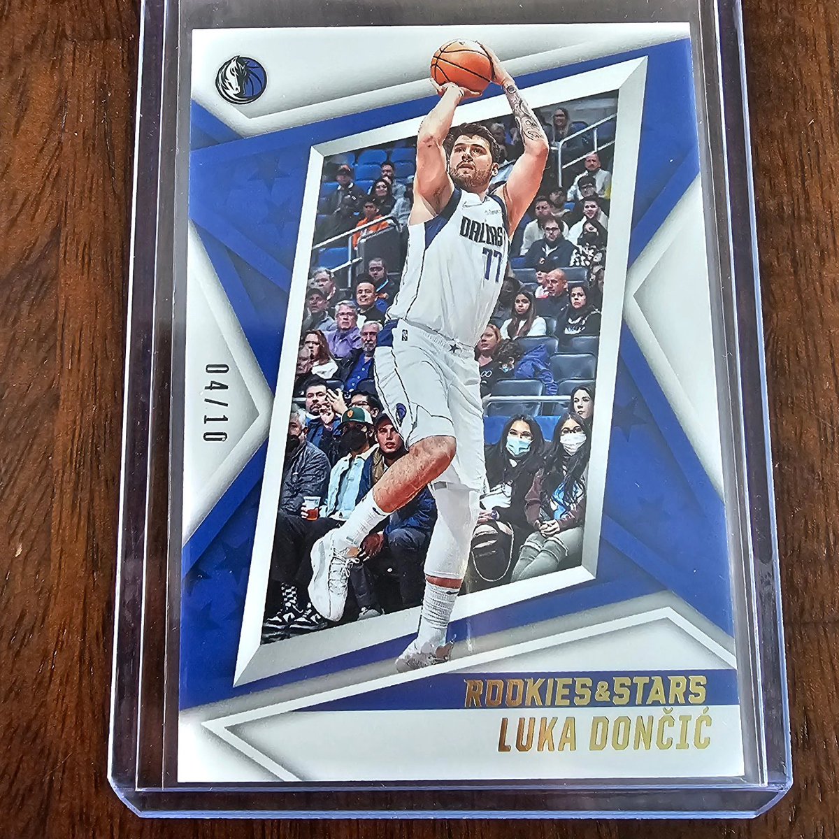 BigBeaverComics's tweet photo. Hit this sweet @luka7doncic 
/10 from a 2021-22 Chronicles Blaster!  🔥🔥 https://t.co/78PPNOrRjF