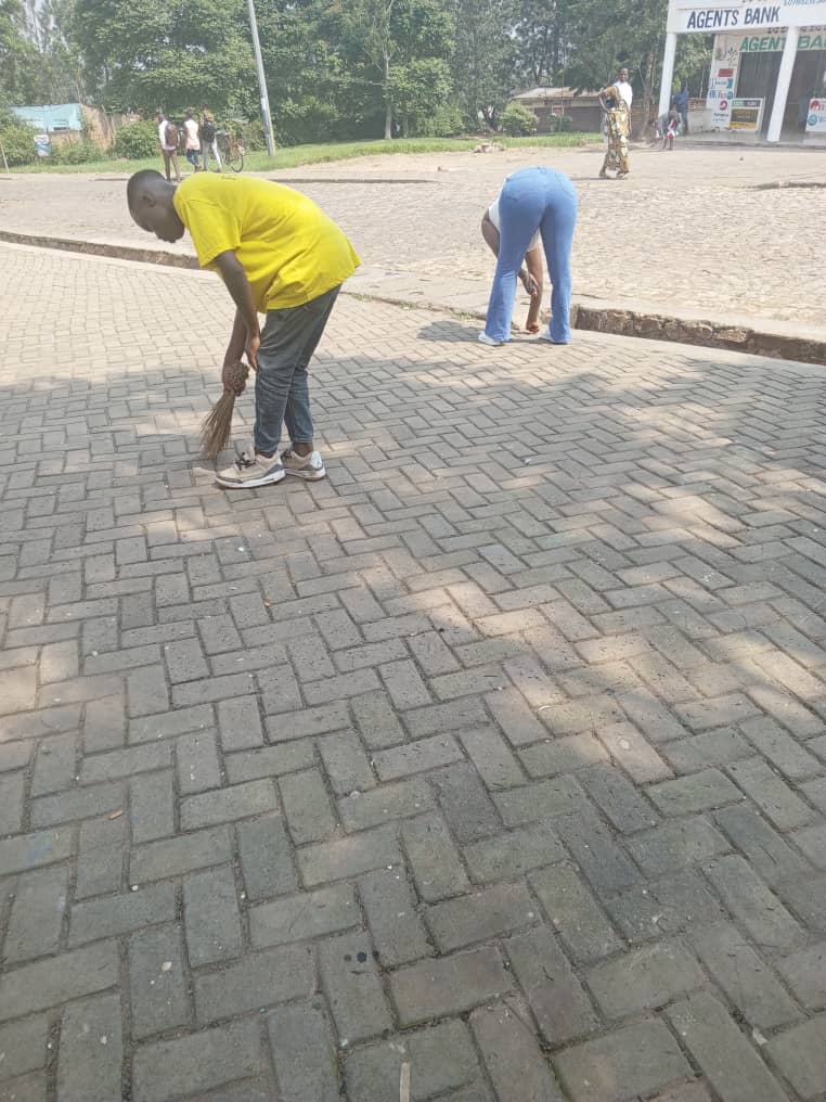 Nyagatare Sector (@nyagataresector) on Twitter photo Uyu munsi mu murenge wa Nyagatare hirya no hino muri center z'ubucuruzi hakozwe isuku mu rwego rwo kwimakaza umuco w'isuku aho dukorera <a href="/JennyIngabire/">INGABIRE Jenny</a> <a href="/NyagatareDistr/">Nyagatare District</a> Uyu munsi mu murenge wa Nyagatare hirya no hino muri center z'ubucuruzi hakozwe isuku mu rwego rwo kwimakaza umuco w'isuku aho dukorera <a href="/JennyIngabire/">INGABIRE Jenny</a> <a href="/NyagatareDistr/">Nyagatare District</a>