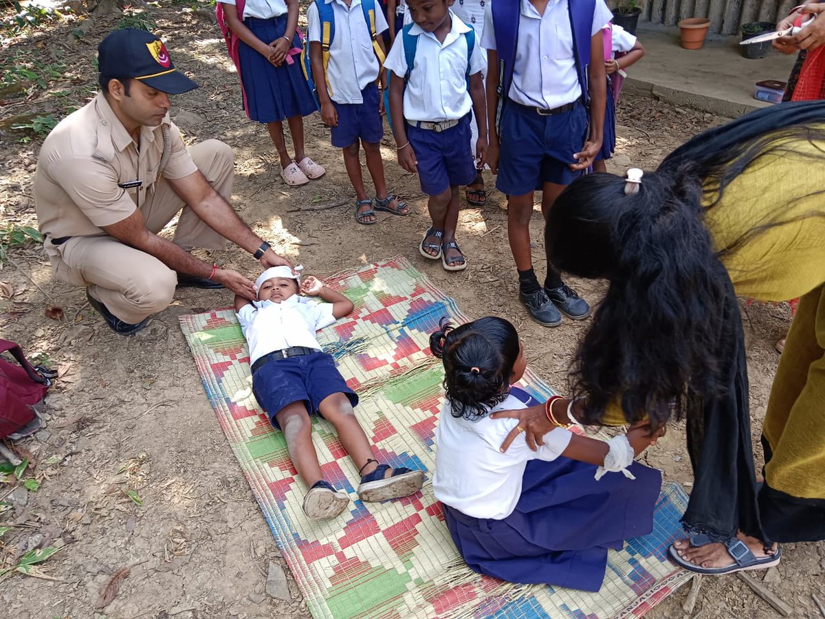 FireService_ANP's tweet photo. On 08.01.2024, Fire Fighters of #FSRangat conducted Fire Fighting Awareness Session & Mock Drill at Govt. Primary School at Khatta Khari and Bharatput.
33 Students and 05 Teachers participated enthusiastically.
Well Done, FS Incharge, Sh. SK Paul https://t.co/FxHUhSkRCG