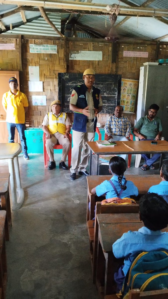 FireService_ANP's tweet photo. On 08.01.2024, Fire Fighters of #FSRangat conducted Fire Fighting Awareness Session & Mock Drill at Govt. Primary School at Khatta Khari and Bharatput.
33 Students and 05 Teachers participated enthusiastically.
Well Done, FS Incharge, Sh. SK Paul https://t.co/FxHUhSkRCG