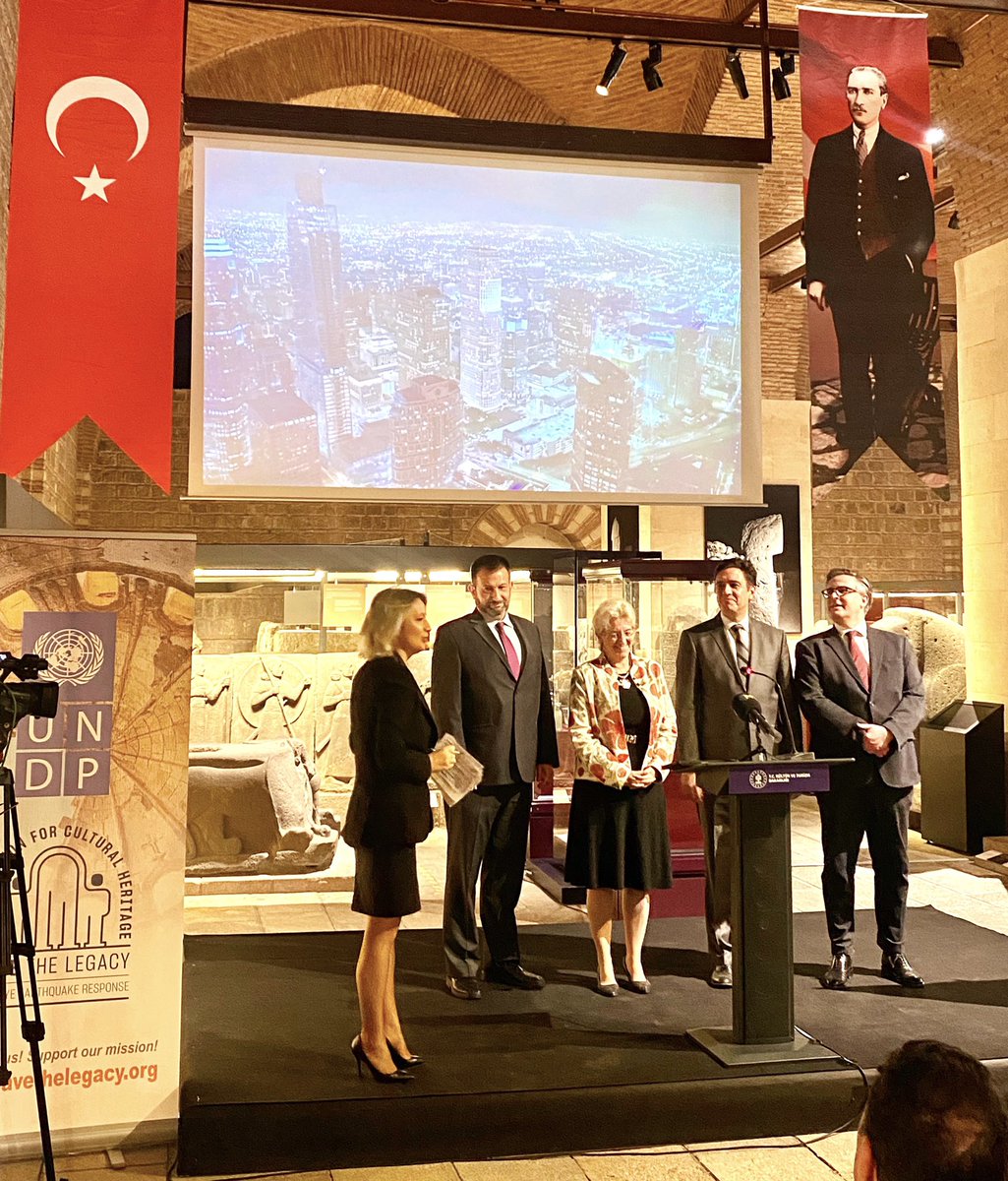 UNDP Kültürel Mirasın Restorasyonu Bağış Kampanyası Lansmanı için Ankara’da Anadolu Medeniyetleri Müzesi’ndeydik. Sahnede ilk bağışları yapan ülkelerin elçileri ve <a href="/undpturkiye/">UNDP Türkiye 🇹🇷</a> Mukim Temsilcisi Louisa Vinton’la. Kampanya için savethelegacy.org adresini ziyaret edebilirsiniz