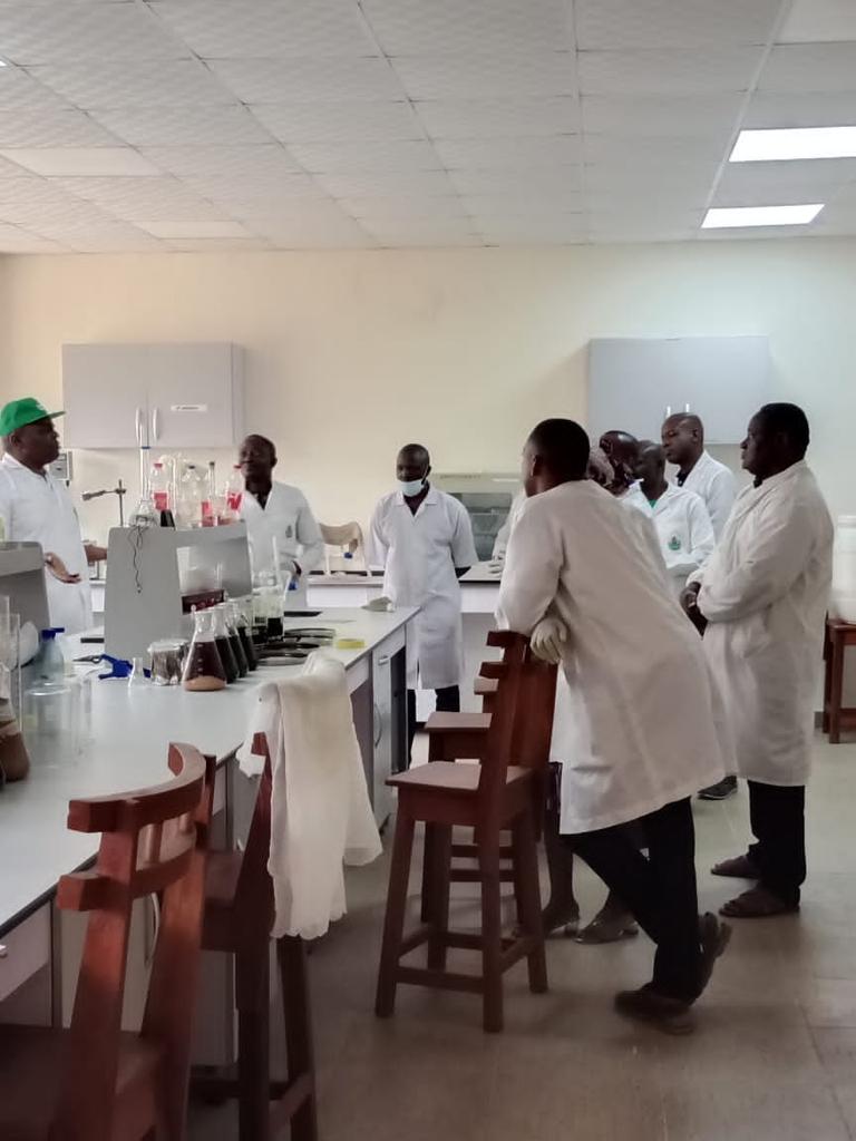 namdanigeria's tweet photo. Monday mornings may be tough for some, but for us, they are an opportunity to embark on a new week of groundbreaking discoveries and furthering knowledge. 💡 Let's kick-start this day with passion, focus, and an insatiable curiosity. ! 💪🔬#NNMDA #Nigerianindigenousmedicine https://t.co/x2AZRqgxbC