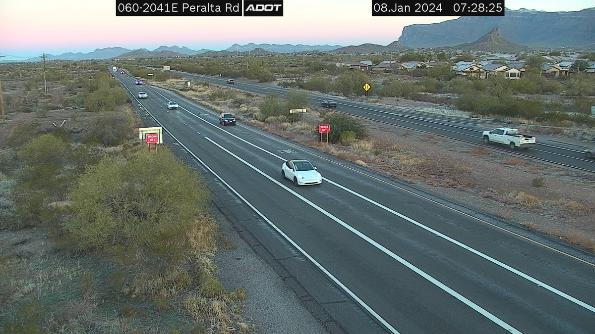 NEWS923's tweet photo. I spy, with my little eye, something white on top of the Superstitions!  
@azmorningnews https://t.co/0JlyCZRTIm