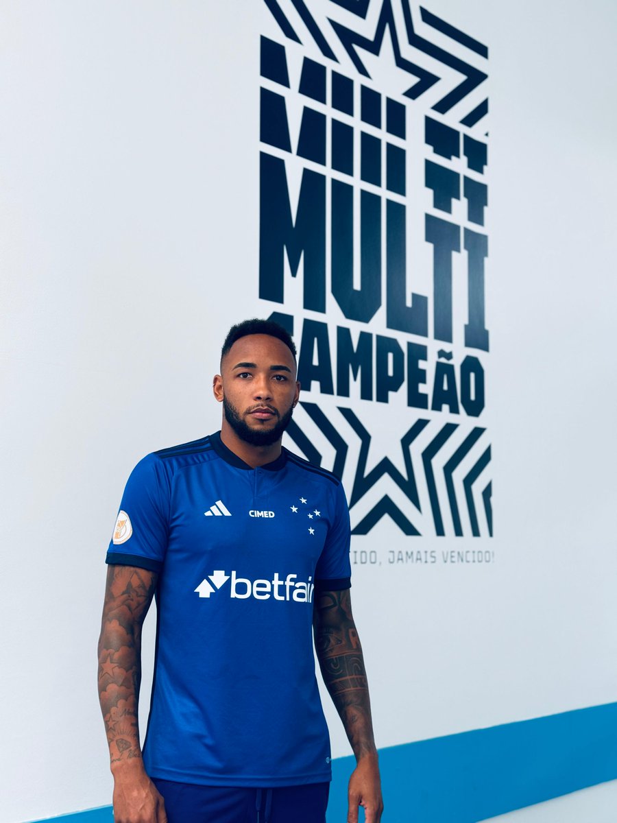 Cruzeiro's tweet image. De volta à Toca da Raposa! Rafa Silva chegou e está #FechadoComOCruzeiro 🫡

📸 @marcoferraz85
