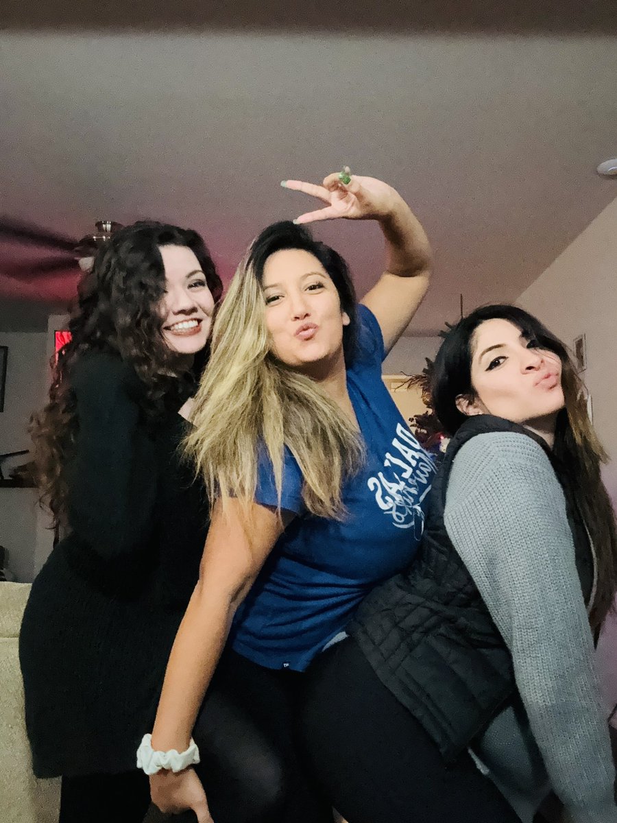 Elisababez's tweet photo. My life has been great. I have the best girlfriends 🫶🏼🩷 https://t.co/O24wIIB5Sx