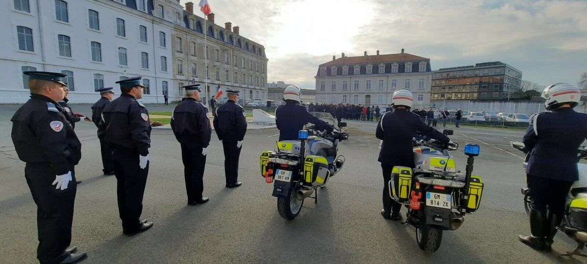 icilarochelle's tweet photo. La Rochelle : la CRS 19 célèbre ses 79 ans et se prépare au défi olympique

➡️ https://t.co/Hns2ZMqbti https://t.co/3DKc8AbiAp