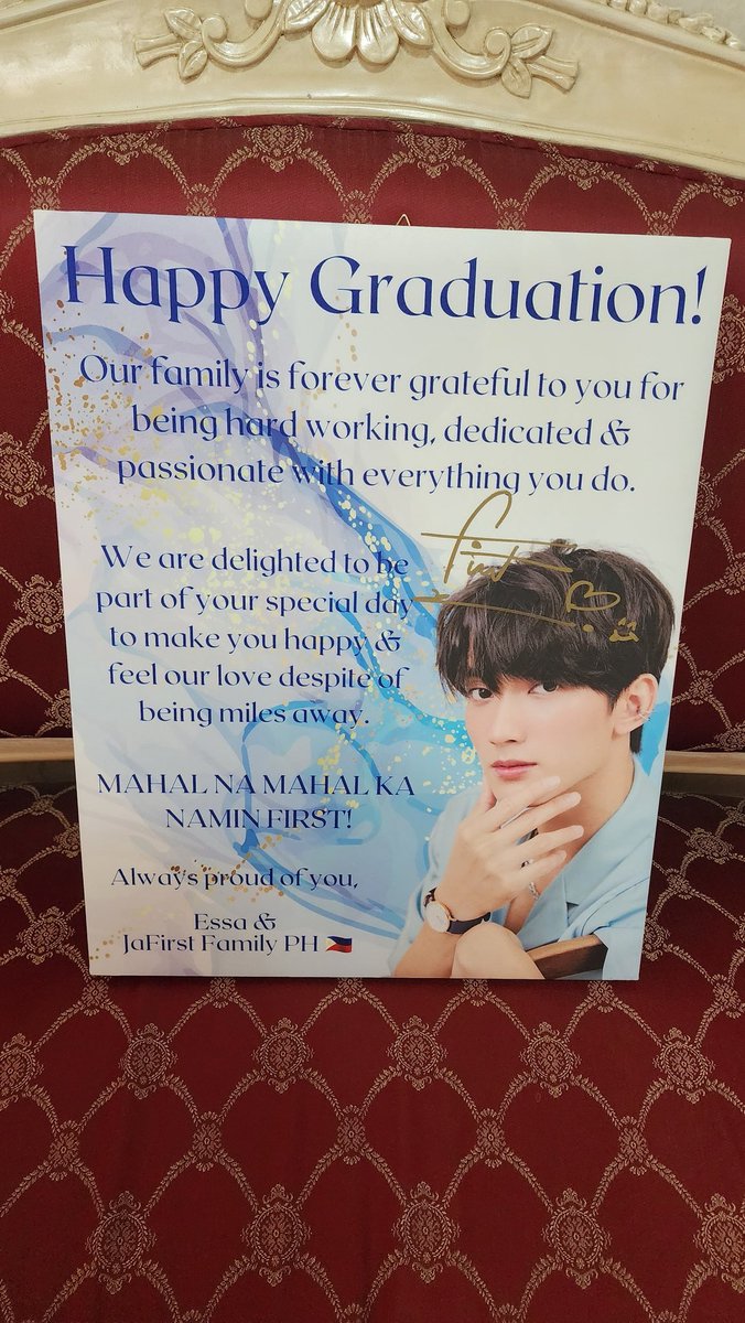 essavidz's tweet image. We keep this love in a photograph
We made these memories for ourselves 📸🧡

#FirstfhGraduationDay 🎓
#First_Chalongrat #รักแรกของเฟริสท์