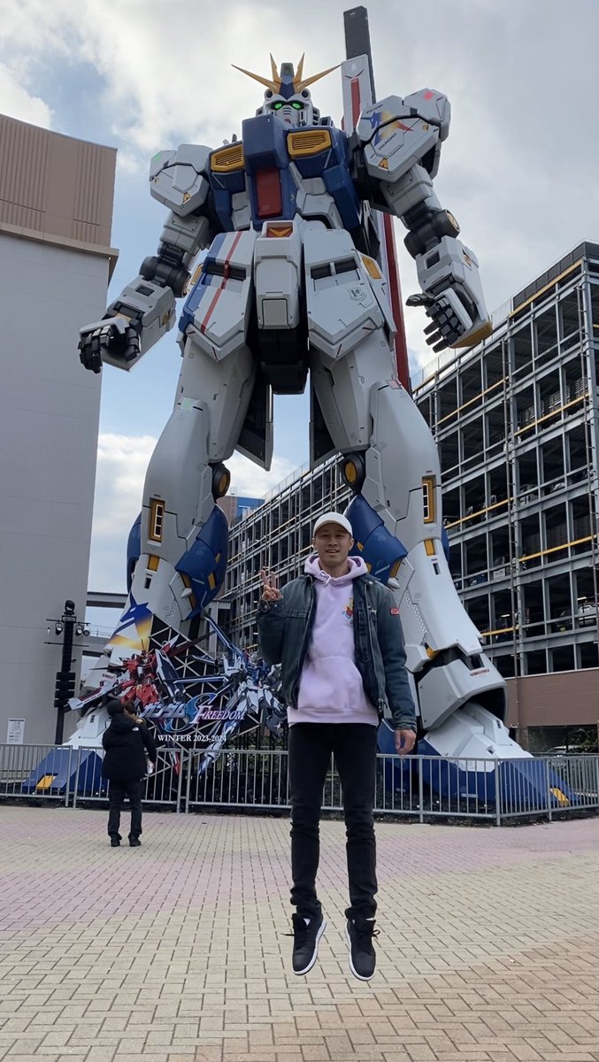 performertoguru's tweet photo. とっっっってもかっこよかった！
流石の存在感と男心をくすぐるこのフォルム！！
しっかりと稼働も拝見させていただきました。
#ガンダム #福岡 https://t.co/C6xWY6uXui