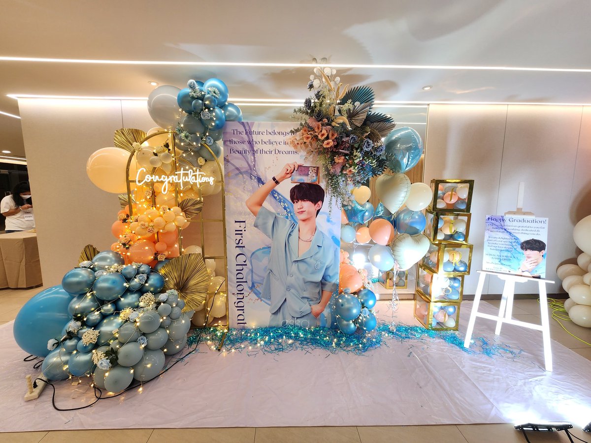 essavidz's tweet image. had so much fun with this project. it hits different when e see what u have prepared for for this kind of event &amp;amp; see how the guests appreciate your way of expressing love and care in the most creative way. ✨️

#FirstfhGraduationDay 🎓
#First_Chalongrat #รักแรกของเฟริสท์