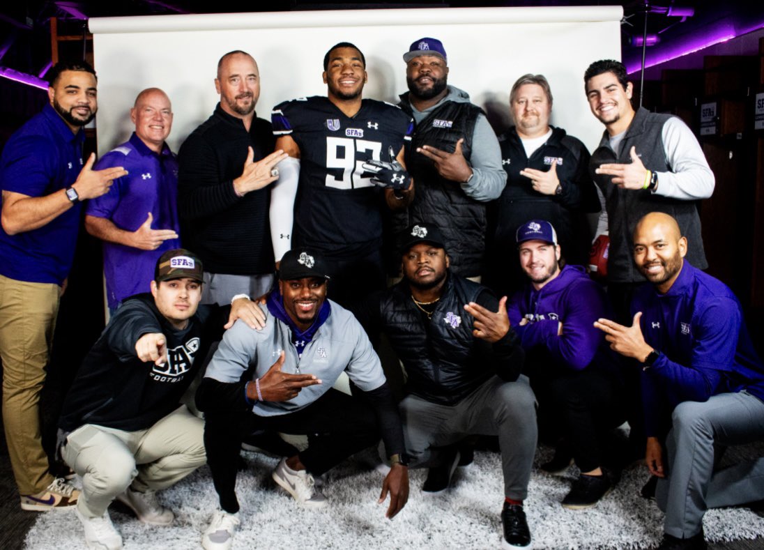 Javon_Jones2021's tweet photo. 100% committed 
Thank you @CoachTyWarren ,@CoachCarthel , @CoachMutz 
Axe em’ Jacks!!🟣⚫️🪓 https://t.co/VUNbosBjfV