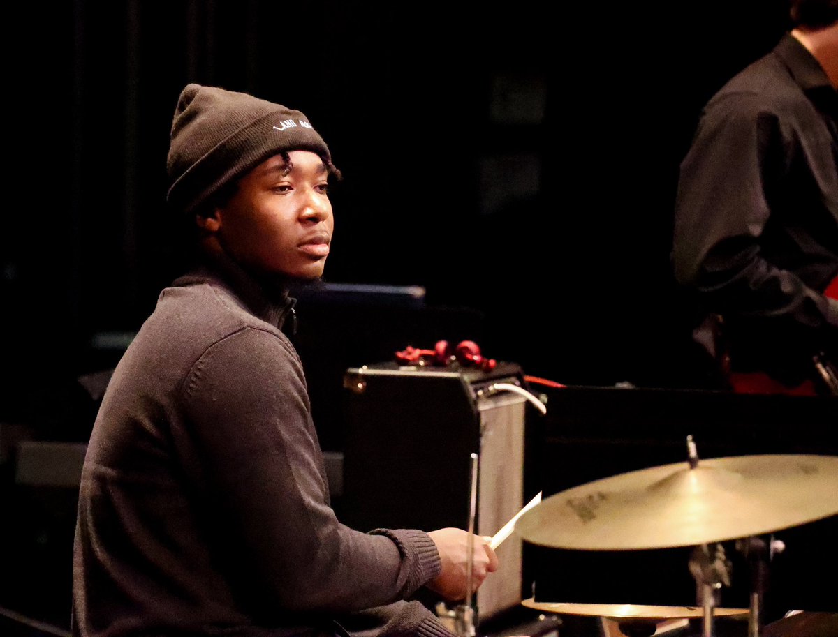 mrhsvpa's tweet photo. These are some of my favorite shots from the Alumni Show last week! It’s so amazing to see our current VPA students and alumni put on a show together. https://t.co/obSsNSzBD7