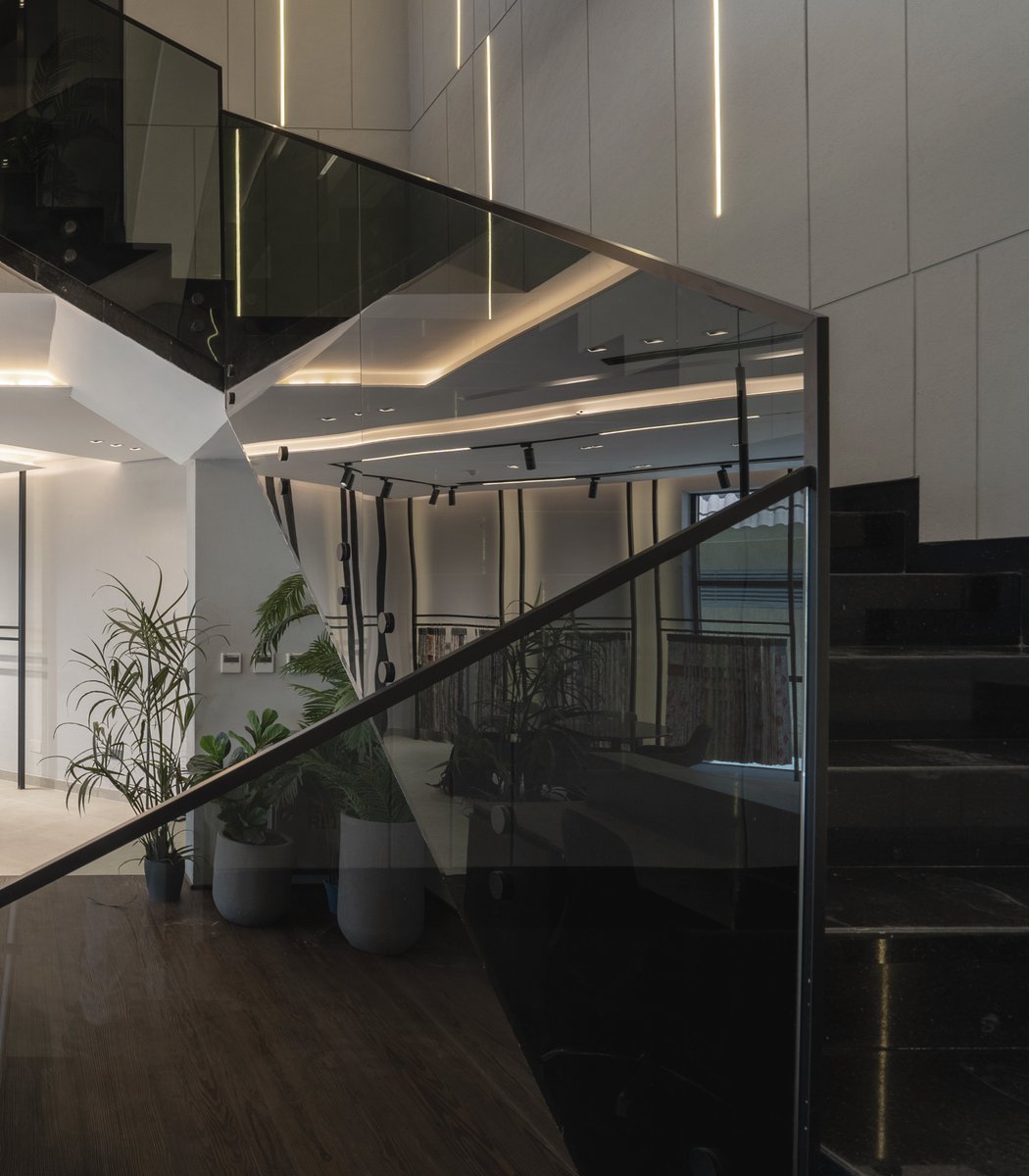 IDesignStudioEG's tweet photo. Every aspect of 𝐓𝐞𝐱𝐦𝐚𝐫 Headquarters design has been meticulously planned with the brand needs in mind.

We designed a space that fosters productivity for 𝐓𝐞𝐱𝐦𝐚𝐫's dynamic team and also radiates an inviting ambiance for the brand's valued customers.
#interiordesign https://t.co/GrGuVhAWXN