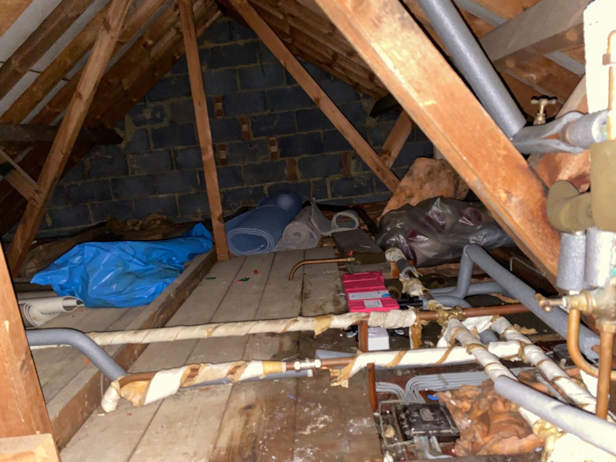 CharlesPitonLtd's tweet photo. Burst pipes could become an issue during this cold snap &amp; can cause lasting damage to your property, if not dealt with quickly.  As water damage experts, we can help get you back on track again - call us on 0800 0304360. #burstpipe #frozenpipe #waterdamage #waterleak #leak https://t.co/0WeLxmgX84