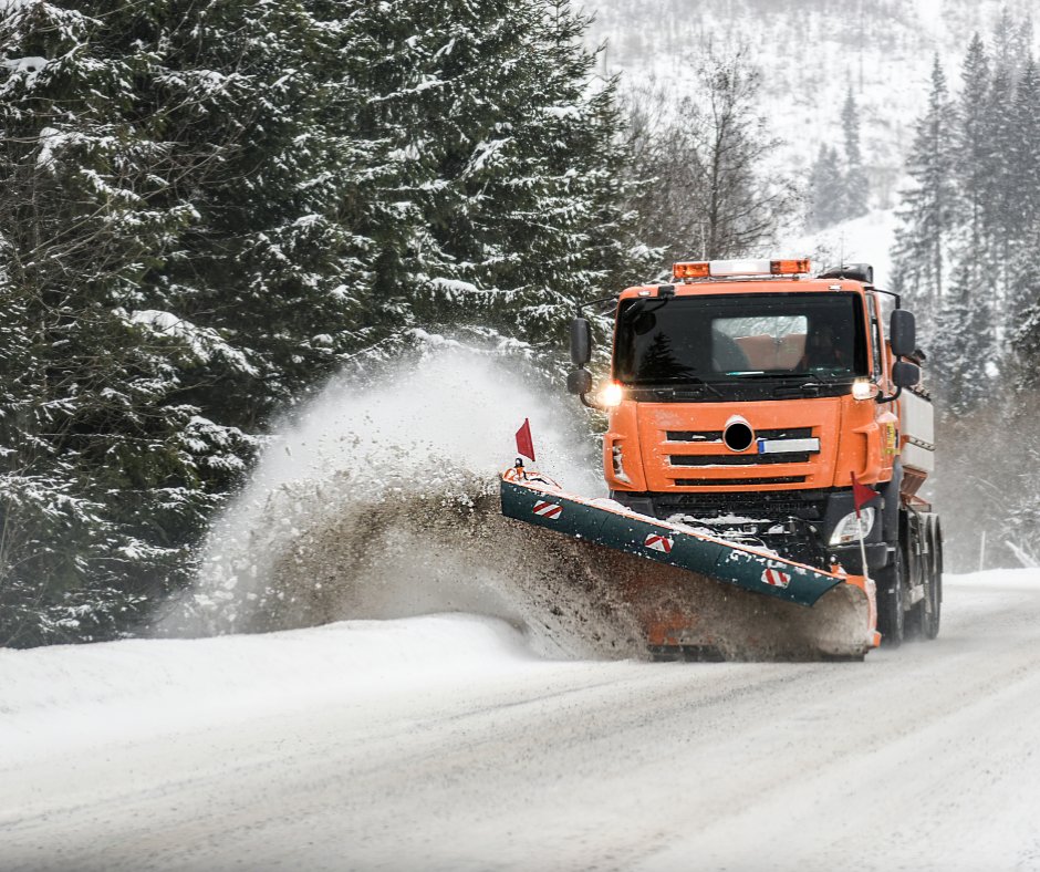Prefecture42's tweet photo. #InfoTrafic | ❄️🛣️

🚨 Difficultés de circulation sur la #RN82 en raison du verglas entre #Balbigny et l'#HôpitalSurRhins.

🔴 Déneigement en cours.

⚠️ Évitez cette zone et redoublez de prudence sur la route. https://t.co/Z86seuOrf0