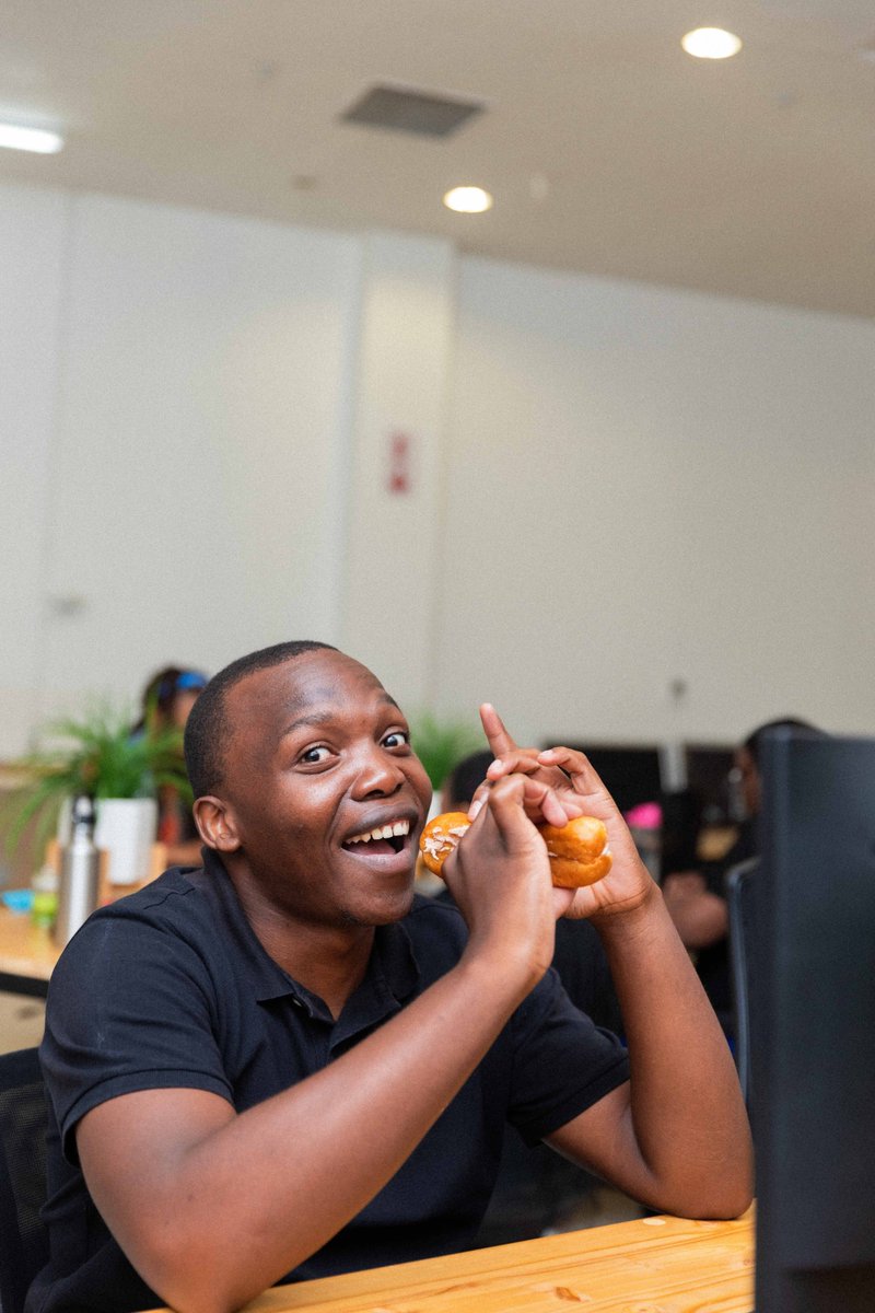 omnymediagroup's tweet photo. We’re back at it again! 🙌🏽
New year, new space, new vibes. ✨
Time to conquer the work week. Let's do this!
#OMGAdvertising #MondayVibes #1stDayBack #TiniTwitter https://t.co/5E6TULcbdo