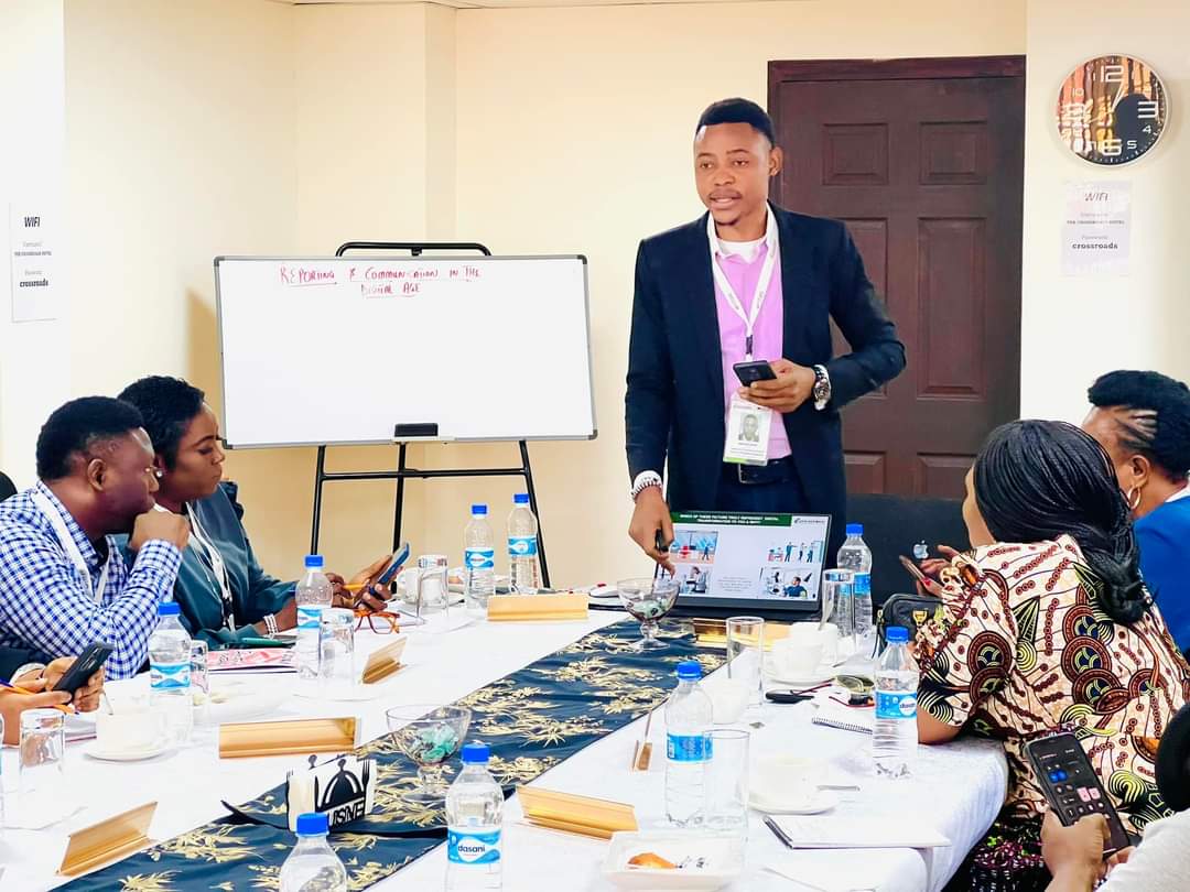 abrahamoorukpe's tweet photo. Module 3: Business Revenue Model And Strategy
You will learn how to...

✅  Develop a revenue model and strategy that align with your business goals in 2024

✅  Evaluate your current revenue streams, identify new revenue opportunities, and create a revenue growth plan for you https://t.co/iJ6POozCmC