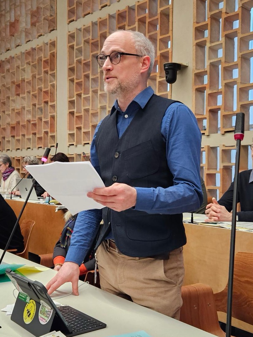 GRÜNE Zürich (@gruenezuerich) on Twitter photo Zensur von Argumenten gegen die #Pistenverlängerung: Das ist ein klares Foulplay der Regierung in der Abstimmungszeitung. Die Stimmrechtsbeschwerde ist eingereicht.😡
Fraktionserklärung <a href="/spzuerich/">SP Zürich</a> <a href="/al_zuerich/">Alternative Liste Zürich</a> und <a href="/GrueneZuerich/">GRÜNE Zürich</a> verlesen durch <a href="/HeerFlorian/">Florian Heer</a>
gruene-zh.ch/aktuell/foulpl… Zensur von Argumenten gegen die #Pistenverlängerung: Das ist ein klares Foulplay der Regierung in der Abstimmungszeitung. Die Stimmrechtsbeschwerde ist eingereicht.😡
Fraktionserklärung <a href="/spzuerich/">SP Zürich</a> <a href="/al_zuerich/">Alternative Liste Zürich</a> und <a href="/GrueneZuerich/">GRÜNE Zürich</a> verlesen durch <a href="/HeerFlorian/">Florian Heer</a>
gruene-zh.ch/aktuell/foulpl…