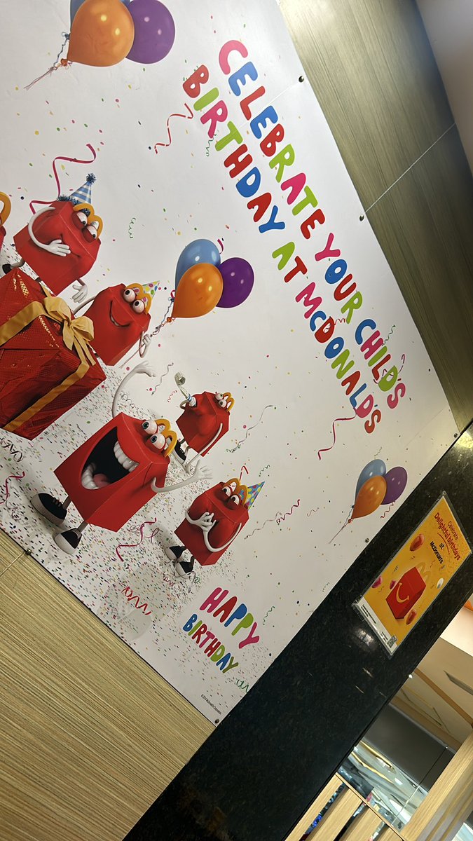 shashwatbhatt's tweet photo. They want us to celebrate our kids birthday here that too on real high costs but they can't afford to buy tamoto and onions.. udaipur... @mcdonaldsindia @mcdonaldsindia https://t.co/9E9TYdhDBI