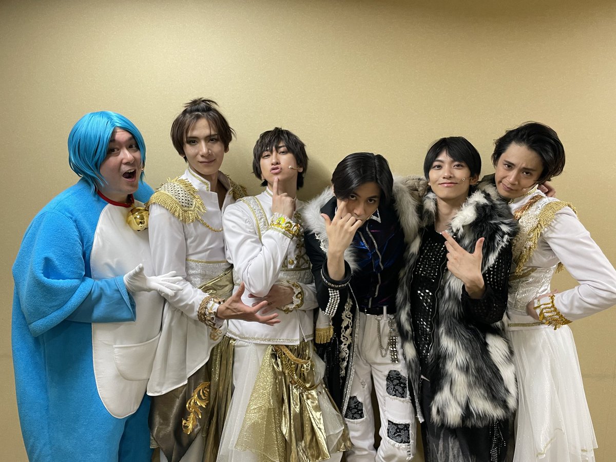 le_himawari's tweet photo. 【#る太】#る太ふりかえ・る 二部。終演後。元旦の「#ActSTONES」 https://t.co/LpkWhcOJoc