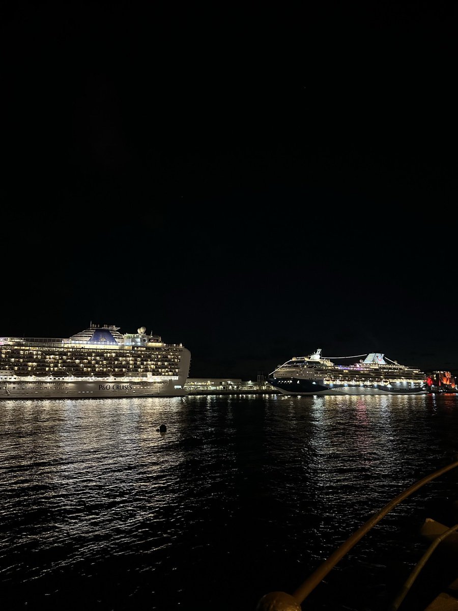 QuintaSaraiva's tweet photo. Beautiful Funchal Bay at night✨😍
#LuxuryHotel #HotelLife #quintadasaraiva #portugal #HotelExperience #madeirahotel #TravelMadeira #IslandLife #ExploreMadeira #Wanderlust #VacationMode #NatureLovers
#madeiraisland https://t.co/52zrq30l4V