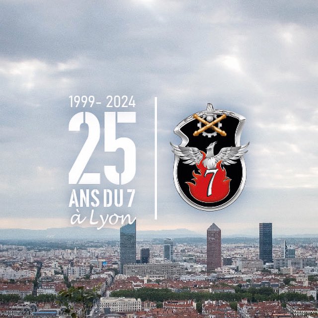 7RMATofficiel's tweet image. Le personnel civil et militaire du 7e régiment du Matériel vous présentent leurs meilleurs vœux pour l’année 2024 !
#COMMF #MissionMaintenance
@armeedeterre @Defense_Sud_Est @27bim