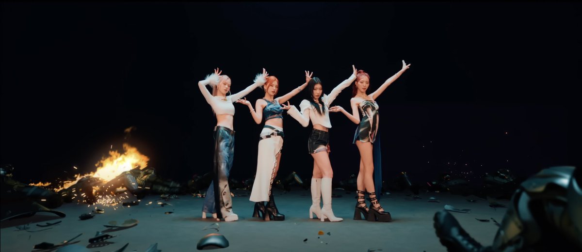 MAKE WAY FOR UNTOUCHABLE ITZY 🔥 

LOOK: ITZY — consisting of Yeji, Lia, Ryujin, Chaeryeong, and Yuna — has released the music video for "Untouchable," the title track of their second Korean album "Born to Be."

The album includes 10 tracks, including the first solo songs of each