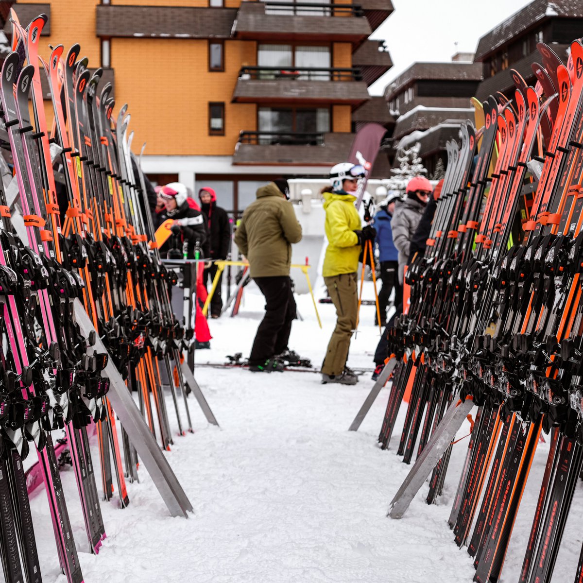 thyon4vallees's tweet photo. Ces 8 et 9 Janvier vous pouvez admirer une nouvelle forêt à #thyon4vallées. Une forêt de skis pour un ski test géant (réservé aux professionnel·le·s) https://t.co/GX0emmTyc0