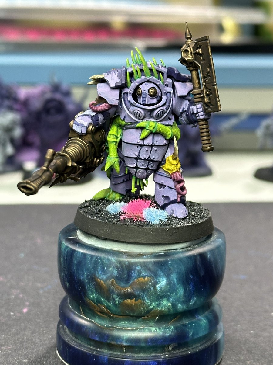 Forgot to post for #HobbyStreak days 6&amp;7 but I worked on this guy &amp; based his buddies 💙

Come hang out &amp; #Hobby as I finish him &amp; start the next 1 🖌️🎨

Twitch.tv/nelinde

#Twitch #HobbyStreak2024 #Warhammer #Warhammer40k #WarhammerCommunity #Painting #PaintingWarhammer