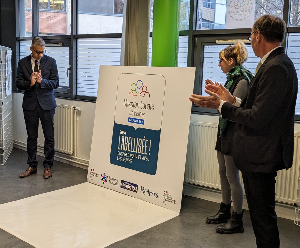 MLReims's tweet photo. Cérémonie des Voeux 2024 aux salariés #MissionLocale en présence de nombreux élus et membres du CA
@wattierphilipp1 souligne objectif accompagnement de #jeunes #CEJ réalisé 104% + reconnaissance du travail MLR avec labellisation #UNML, dévoilée sur panneau partenaires 2024 https://t.co/MHh2SBLl4C