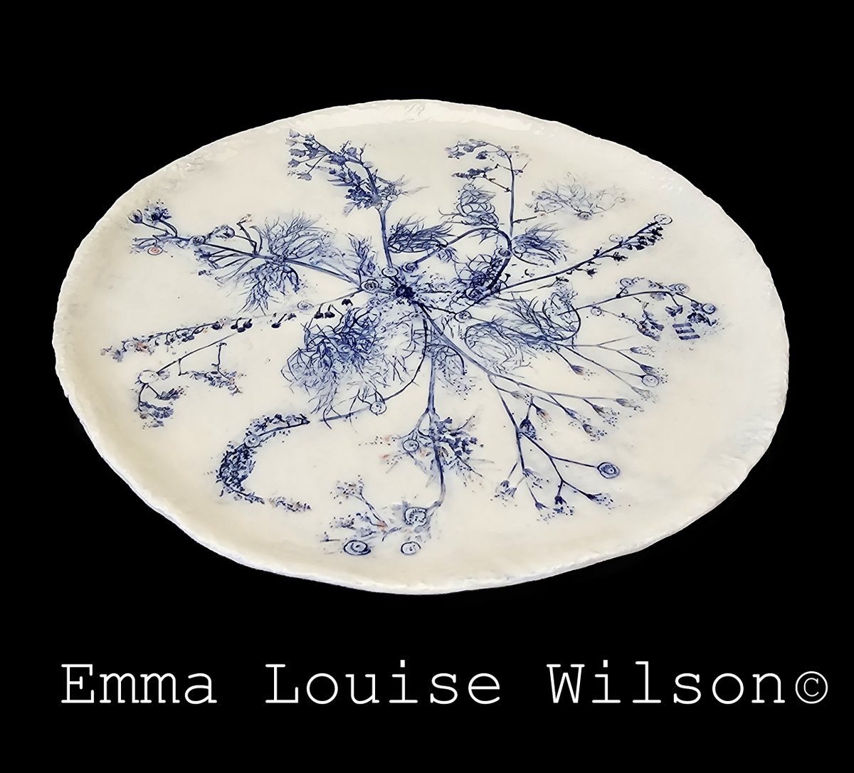 ELWCERAMICS's tweet photo. I was wondering what one of my platters would look like as a circle and here is the answer. Very happy.....☺😍

Get in touch if you would like to pre-order one. £45 + P&amp;P
21.5cm (dia) - food safe
#porcelain #platter #forsale #kitchenware #cheeseandcrackers #porcelainplatter https://t.co/UqEGFXI5dV