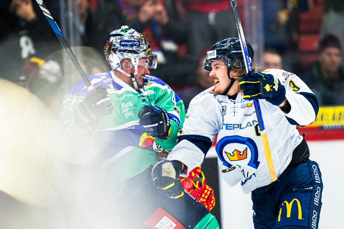 KiekkoEspoo's tweet photo. Runkosarjan viimeinen kohtaaminen K-Espoon ja Jokereiden välillä 24.2.2024 Helsingin jäähallissa klo 17.00 alkaen. K-Espoon kannattajille on varattu otteluun 200 paikkaa alakatsomosta B4.

🎟️ https://t.co/6T4qBBr1oI

#KiekkoEspoo https://t.co/KHoEFci1N6