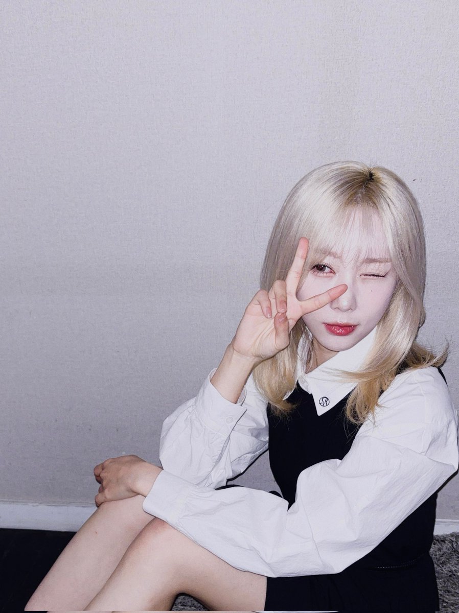 DC_Weverse's tweet photo. 230108 | #한동’s Post 

#Handong: 
“🫳
  🐱”

@hf_dreamcatcher #Dreamcatcher #드림캐쳐 https://t.co/H9UJExZCiP