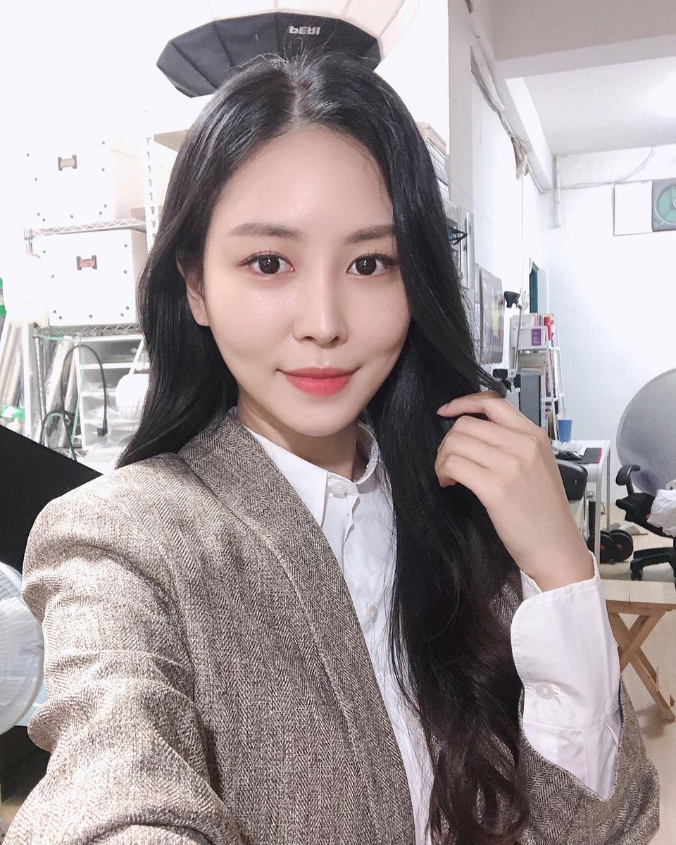 sleeneigh61609's tweet photo. 내 삶을 둘러싼 거대한 미스테리 중 하나
나를 왜 이렇게 좋아하지? 나한테 왜 이렇게 잘해주지? <- 항상 궁금한데 못 물어봄 https://t.co/ZluOzZHKgO