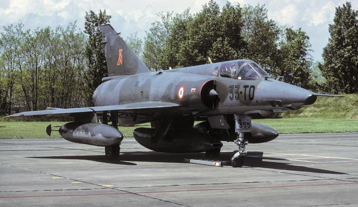 Mirage III RD n° 364 (33-TO) assigned to Squadron BR 11, of Reconnaissance Squadron 3/33 'Moselle' of the French Air Force, stationed at 124 Strasbourg-Entzheim Air Base, Bas-Rhin, in June 1988. credit Les Amis des Avions