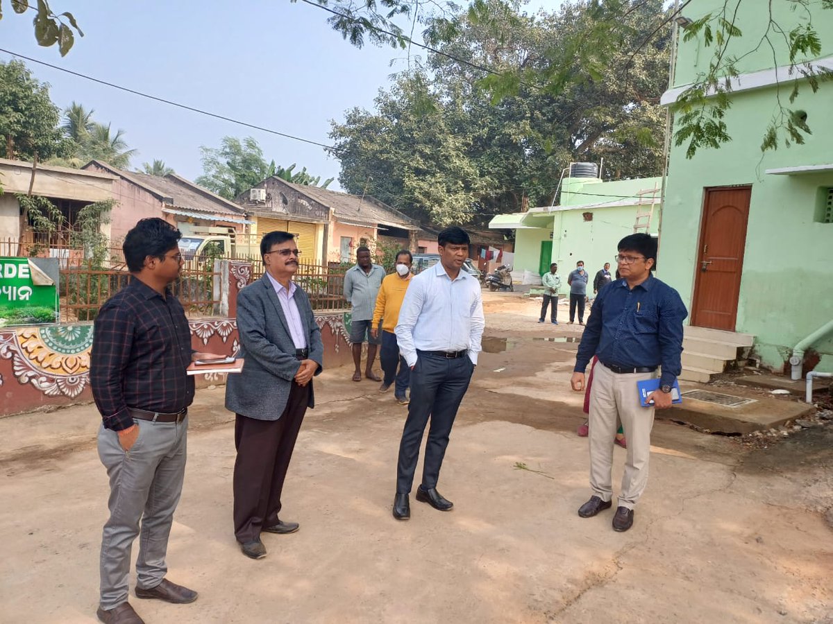 Collector reviewed the ongoing work of AMA HOSPITAL at CHC,Jatni today. CDMPHO, EX.Engineer,R&B and other officers were present. @CMO_Odisha @MoSarkar5T @HFWOdisha