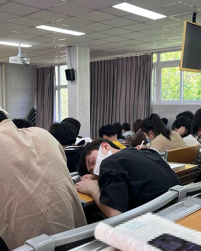 關於今天我看見的全過程 XD
#大學 https://t.co/4eMZ3xotod