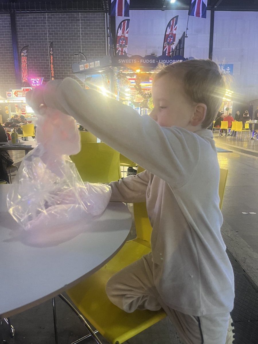 Nadine0786's tweet photo. @PCPSwans woody had a lovely weekend visiting the fair he wanted to share his pictures with his friends ☺️ https://t.co/mNpQTTZhJU