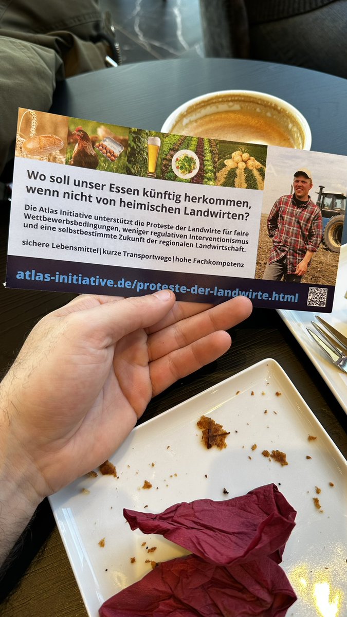 TiloJung's tweet photo. Bauern-Demonstranten sprechen mich beim Kaffee trinken an und verteilen ihre „Informationen“: Die Initiative kommt von Markus Krall und belegt die rechten Unterwanderungsversuche https://t.co/YdwzvbHN7I