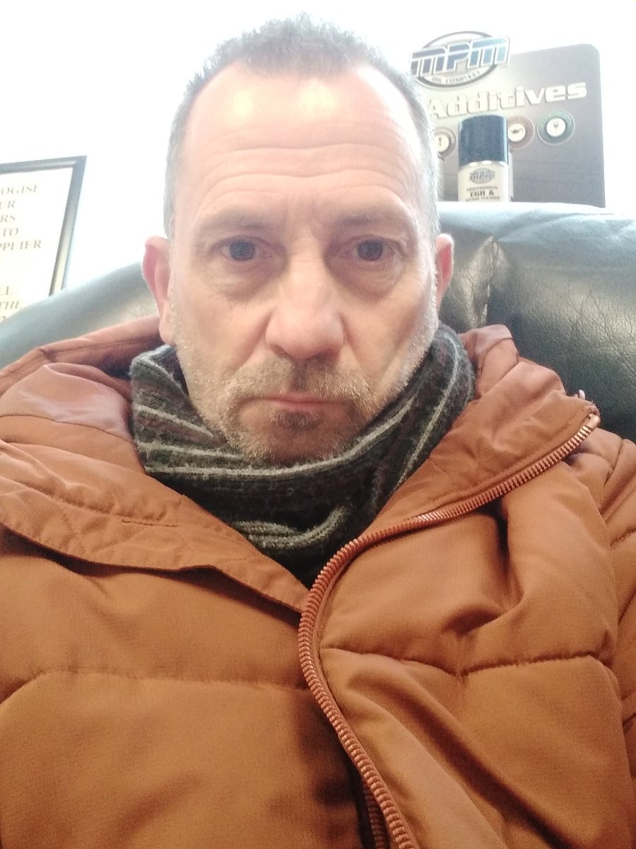 Broken_punk1005's tweet photo. The look of someone waiting with apprehension for the MOT to be done #PassorFail #MOTmonday https://t.co/PdUcZsjPLU