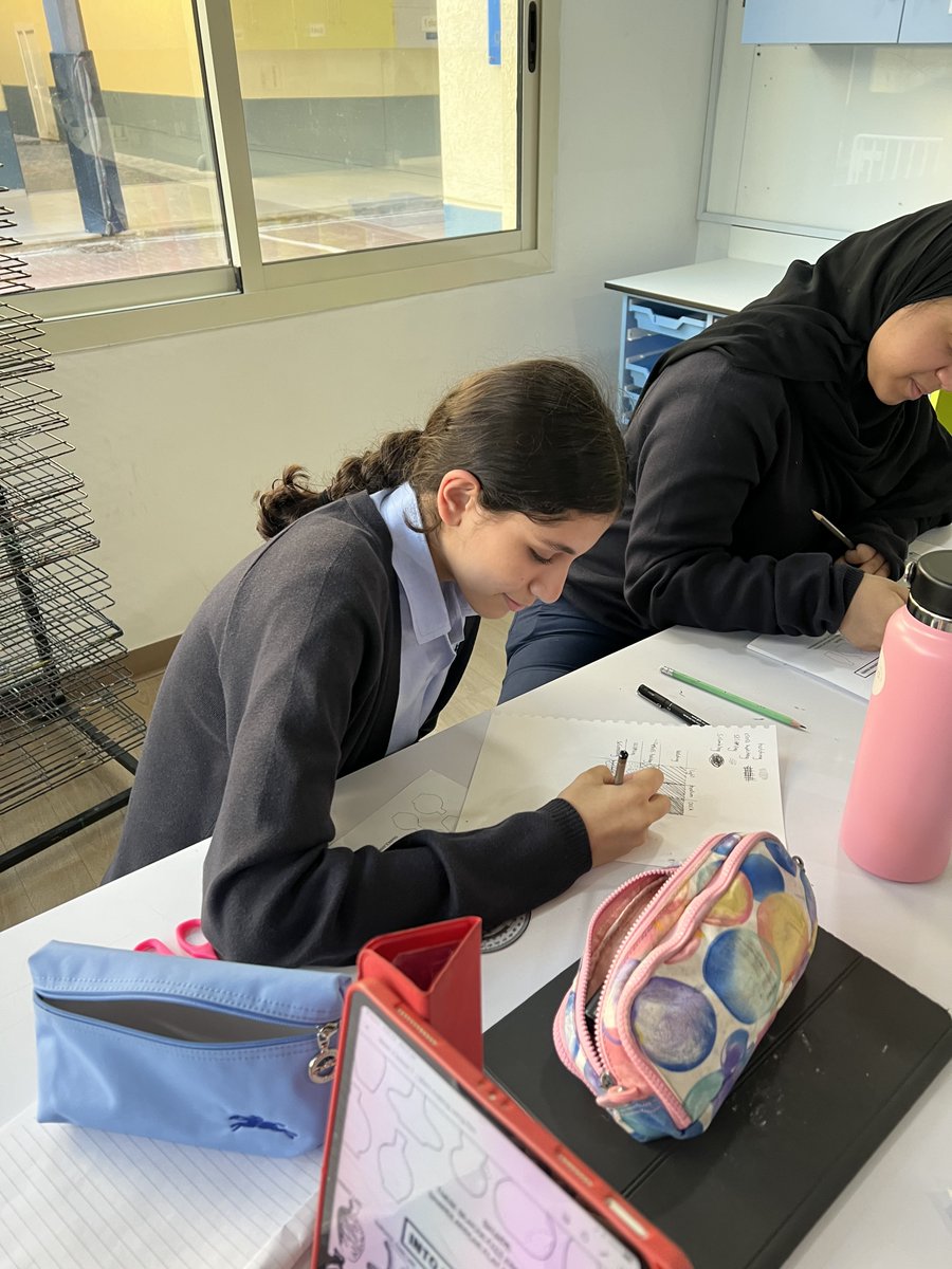 AIS_JrSecondary's tweet photo. Our wonderful new Visual Art teacher Ms Sinai is teaching our year 8 students some mark-making techniques using a fine liner pen.🎨

#AISArts #AISJrSecondary #AISJourneyToSuccess https://t.co/BBTnuhkozW