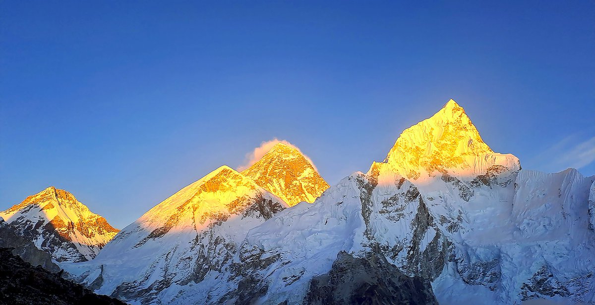 himalayatreats's tweet photo. The view of Mount Everest and adjoining ranges during the golden hour as seen from Kalapatthar (5,552to 5,625 meters) during the Everest Base Camp Trek with HAT.
#Himalayas #nepal #everestbasecamp #mountains #kalapatthar #ebctrek #namchebazaar #trekking 
https://t.co/n0YVYn2k1b https://t.co/KlJMUwfTkH