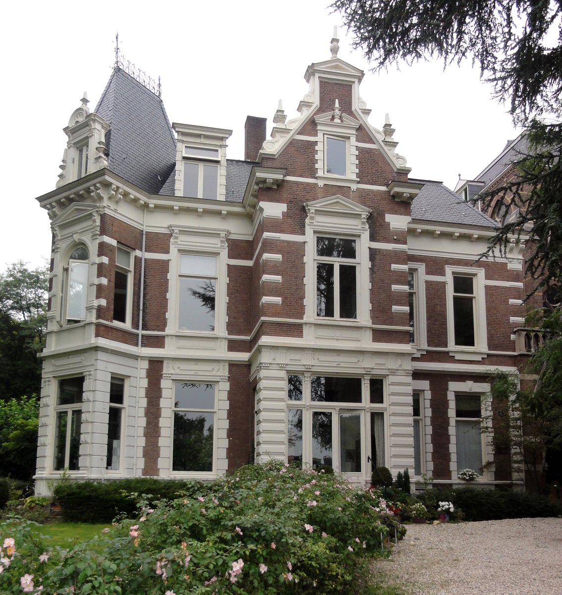 dutchbuildings's tweet photo. "Villa Ter Meer" is a 19th-century mansion in #Ubbergen (Gelderland). It was built around 1885-1890 in Dutch neo-renaissance style. https://t.co/4NlBOy0dAj