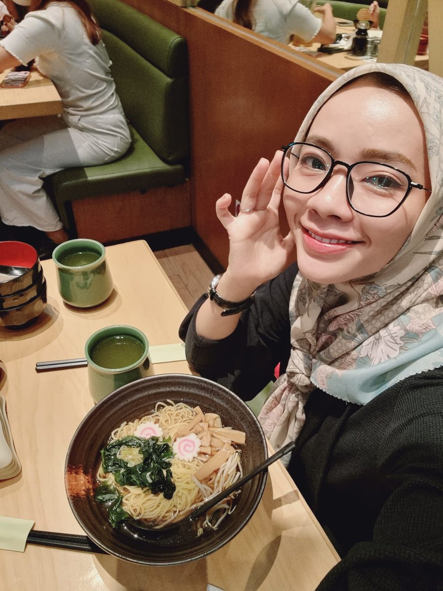 SukhoiTan's tweet photo. Edisi nonton https://t.co/Ai07PlwVDz